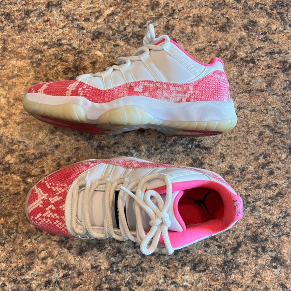EUC Jordan 11 Low Pink Snakeskin 2013 Release Sneakers Size 8.5 - Picture 3 of 14